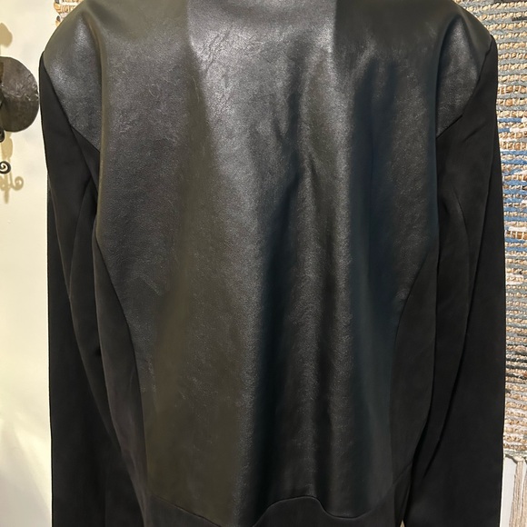 Belle by Kim Gravel Women's Black Leather Jacket - Picture 8 of 12